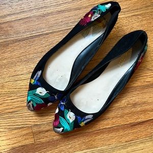 Nine West embroidered flats size 8